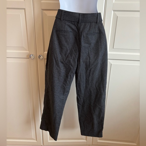 Aritzia Wilfred Jallade Wool
Cashmere Gray Pinstripe Crop
Pants Size 4 - Picture 8 of 13